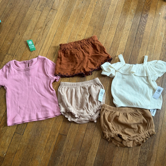 Bundle of baby girl clothes - Baby Gap & Old Navy - Picture 1 of 8